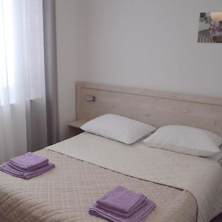 Apartments And Rooms By The Sea Jakisnica, Pag - 4160 Lun  Bagian luar foto