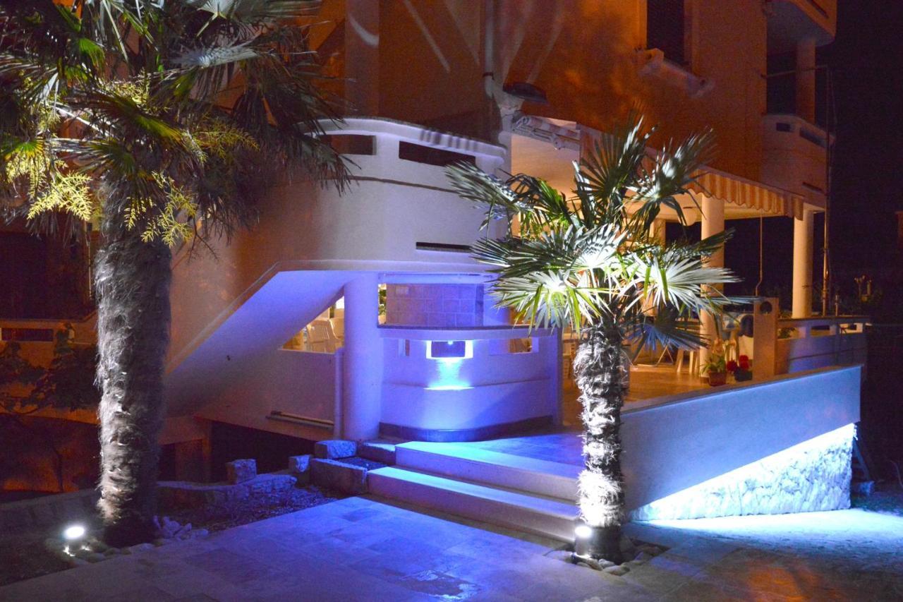 Apartments And Rooms By The Sea Jakisnica, Pag - 4160 Lun  Bagian luar foto