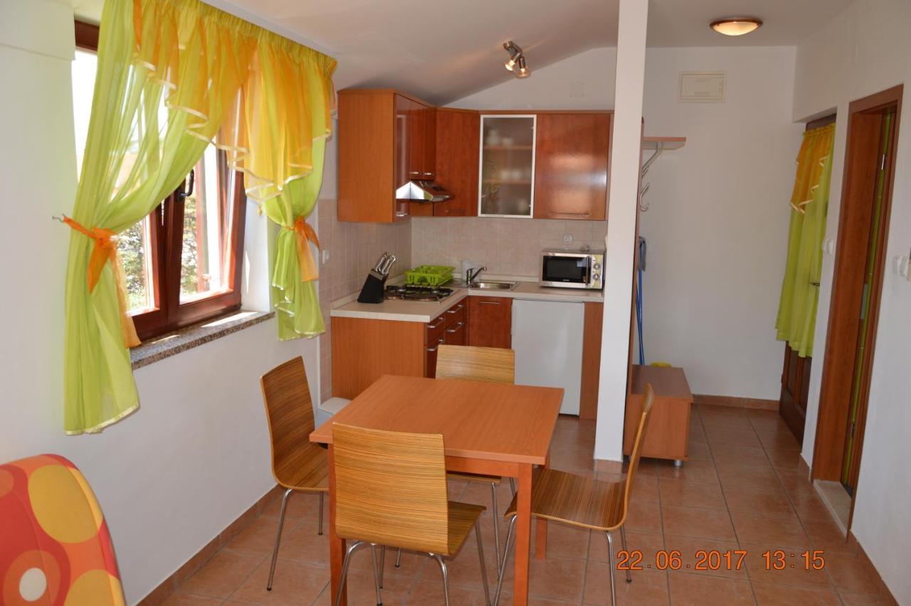 Apartments And Rooms By The Sea Jakisnica, Pag - 4160 Lun  Bagian luar foto