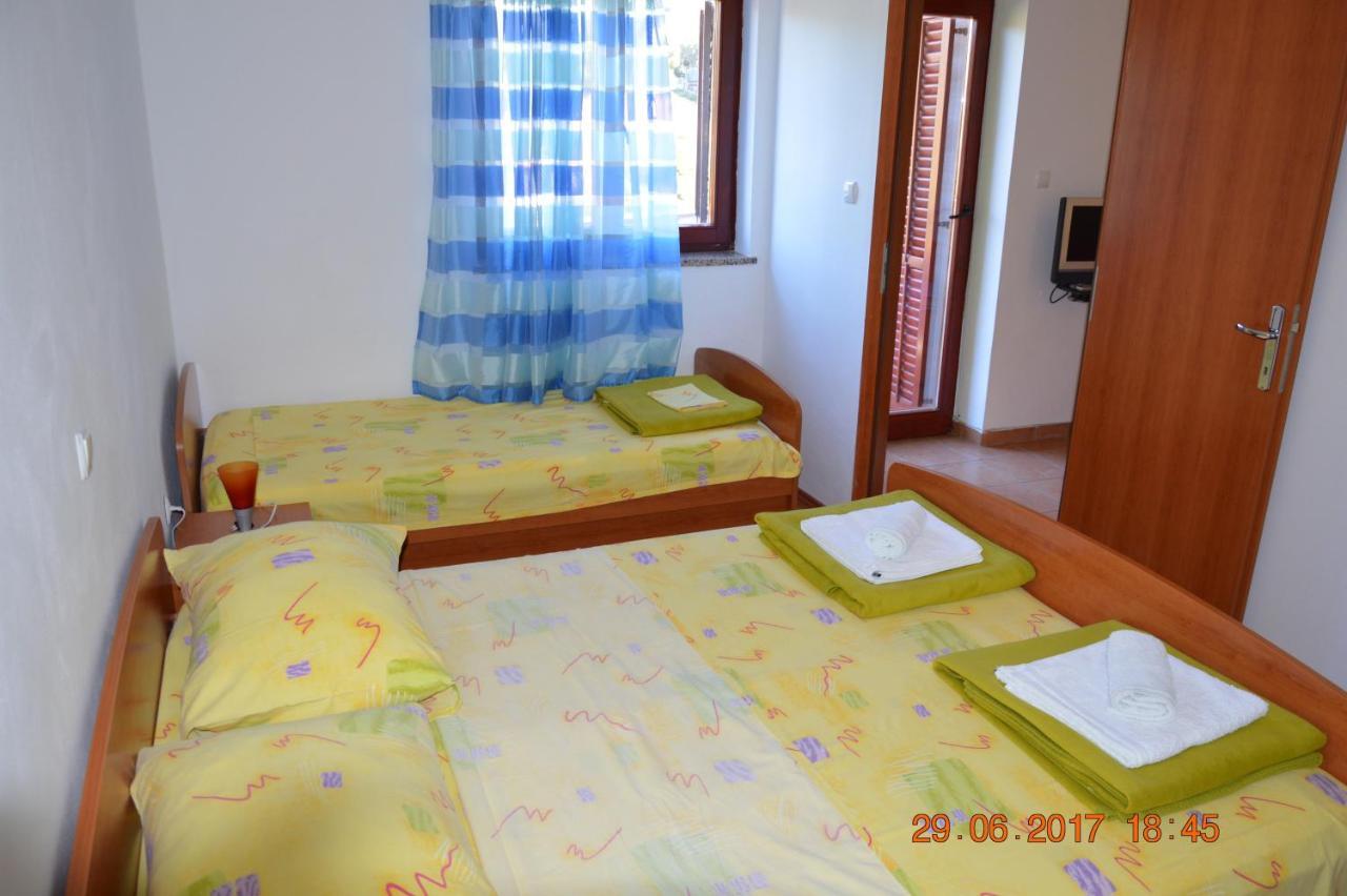 Apartments And Rooms By The Sea Jakisnica, Pag - 4160 Lun  Bagian luar foto