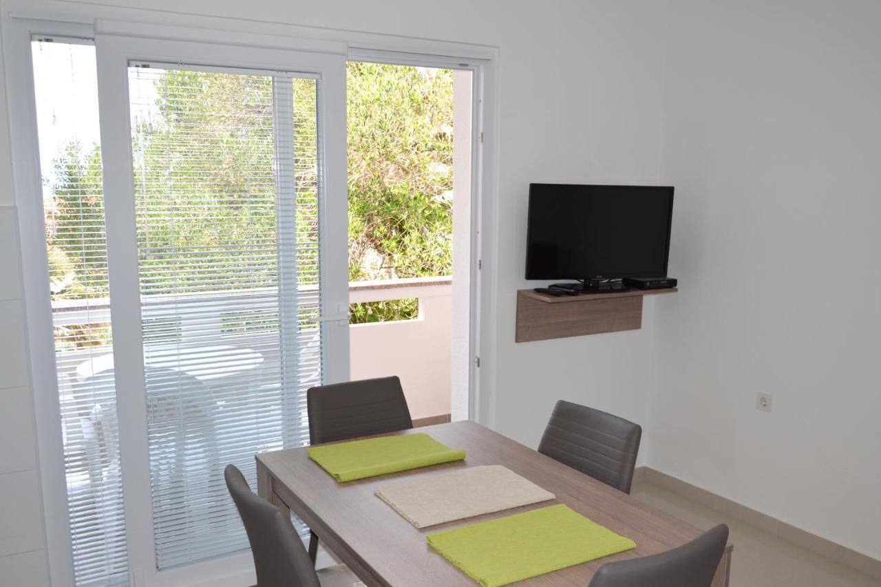 Apartments And Rooms By The Sea Jakisnica, Pag - 4160 Lun  Bagian luar foto