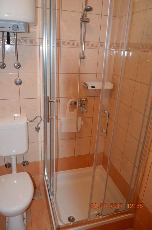 Apartments And Rooms By The Sea Jakisnica, Pag - 4160 Lun  Bagian luar foto