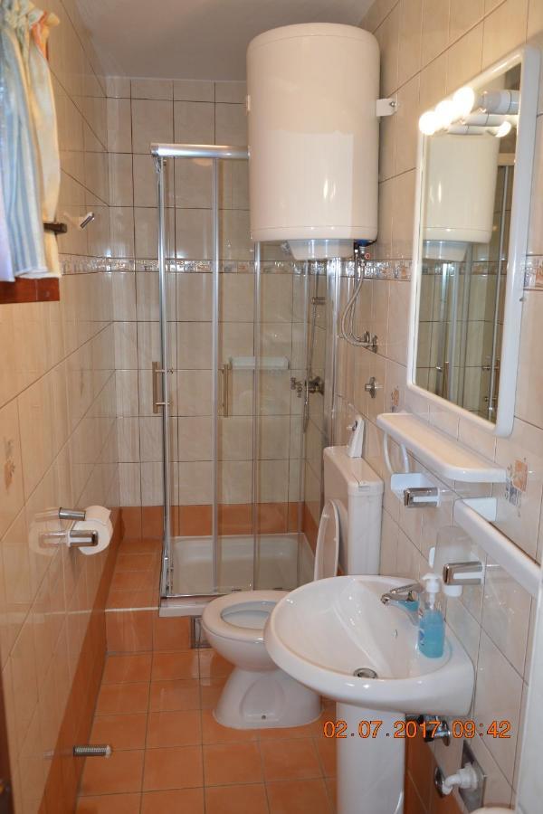 Apartments And Rooms By The Sea Jakisnica, Pag - 4160 Lun  Bagian luar foto