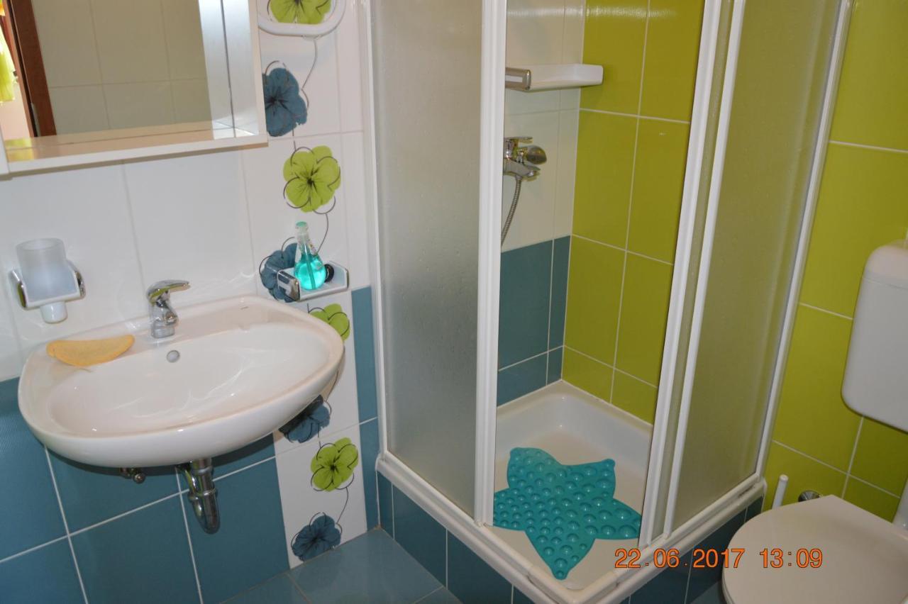 Apartments And Rooms By The Sea Jakisnica, Pag - 4160 Lun  Bagian luar foto