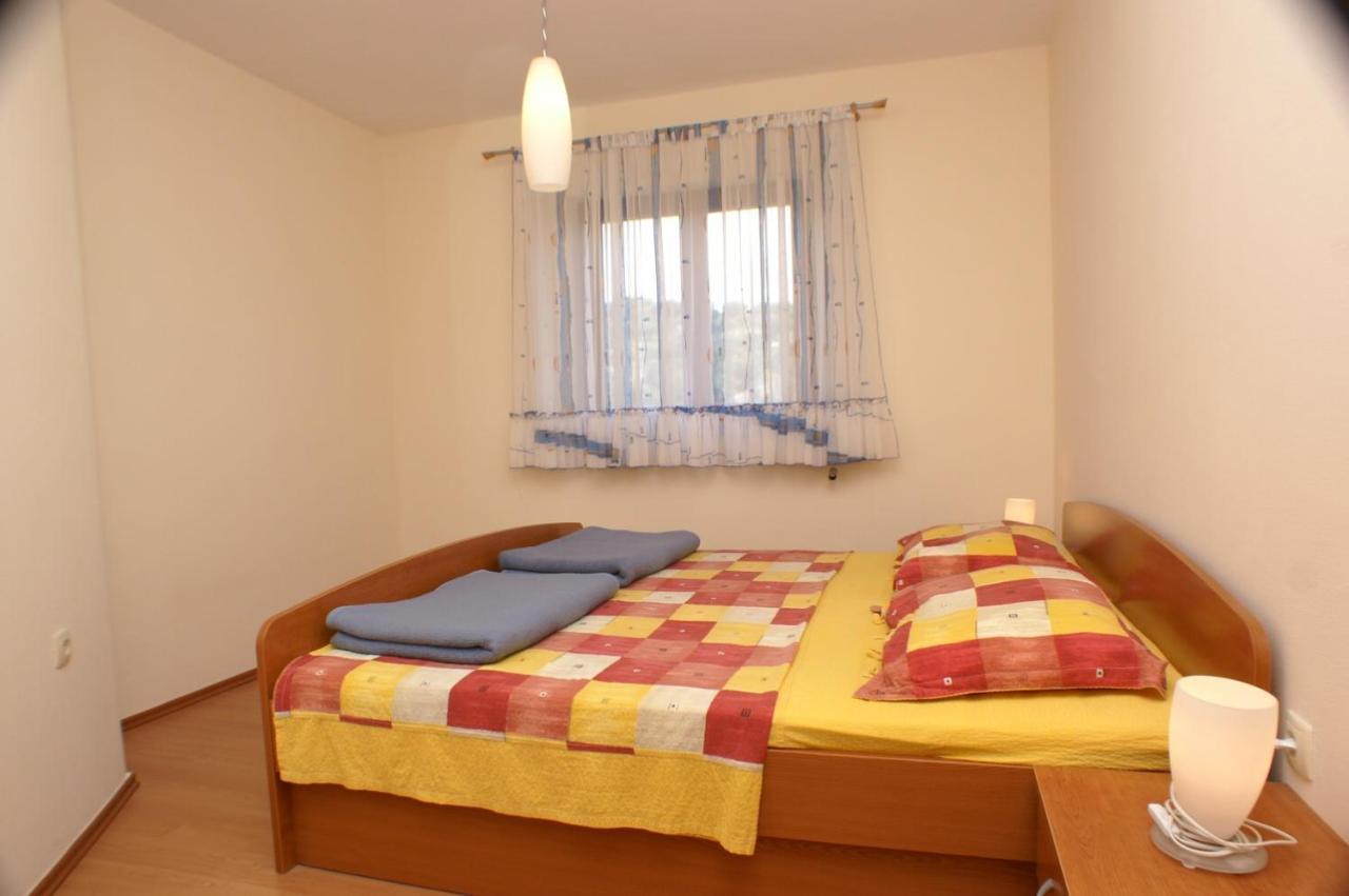 Apartments And Rooms By The Sea Jakisnica, Pag - 4160 Lun  Bagian luar foto