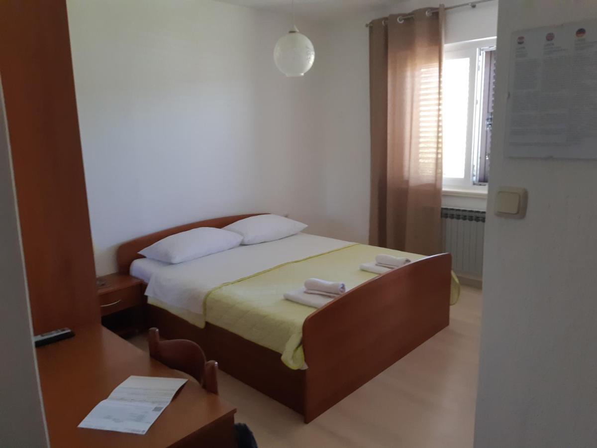 Apartments And Rooms By The Sea Jakisnica, Pag - 4160 Lun  Bagian luar foto