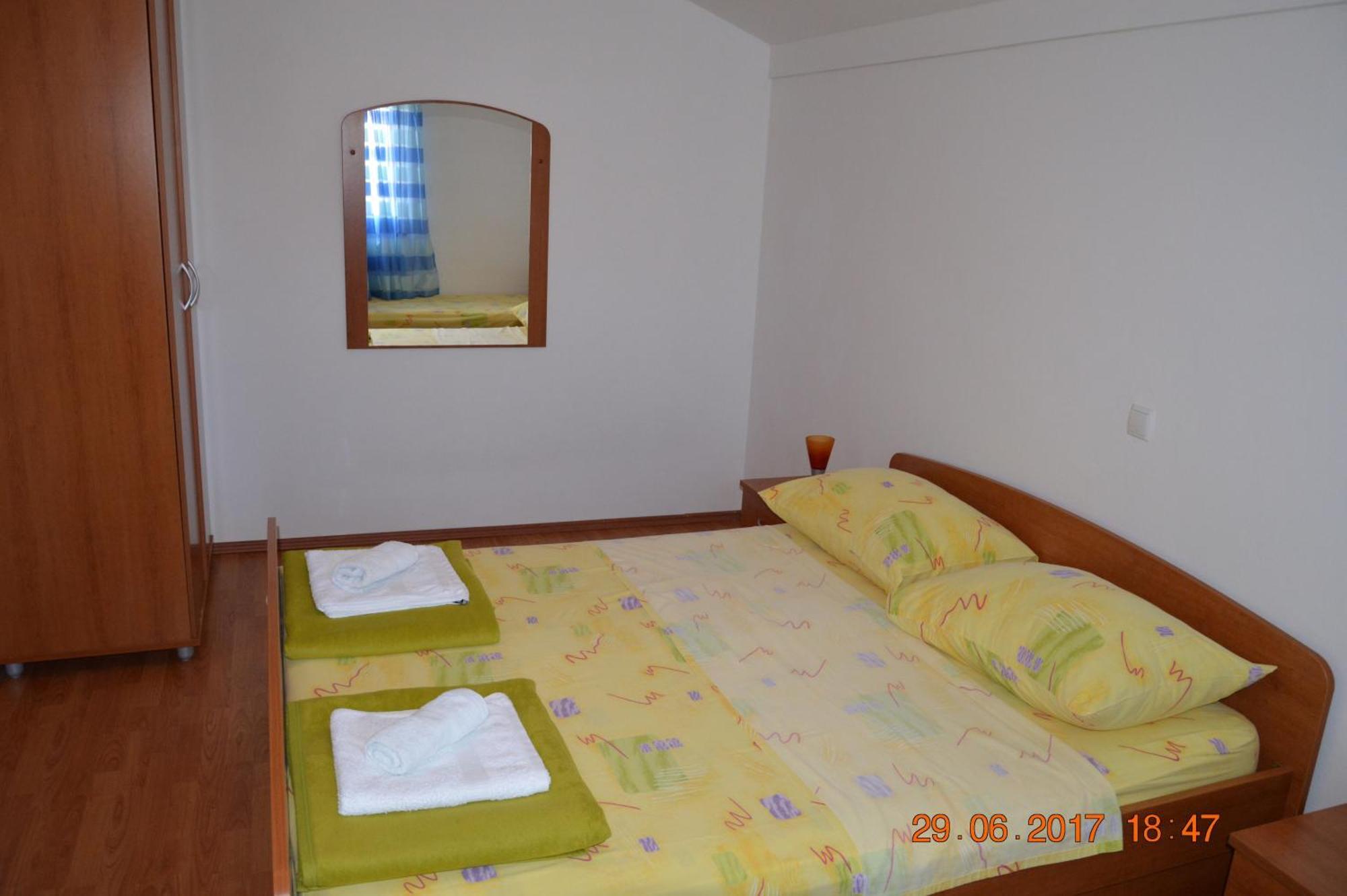 Apartments And Rooms By The Sea Jakisnica, Pag - 4160 Lun  Ruang foto