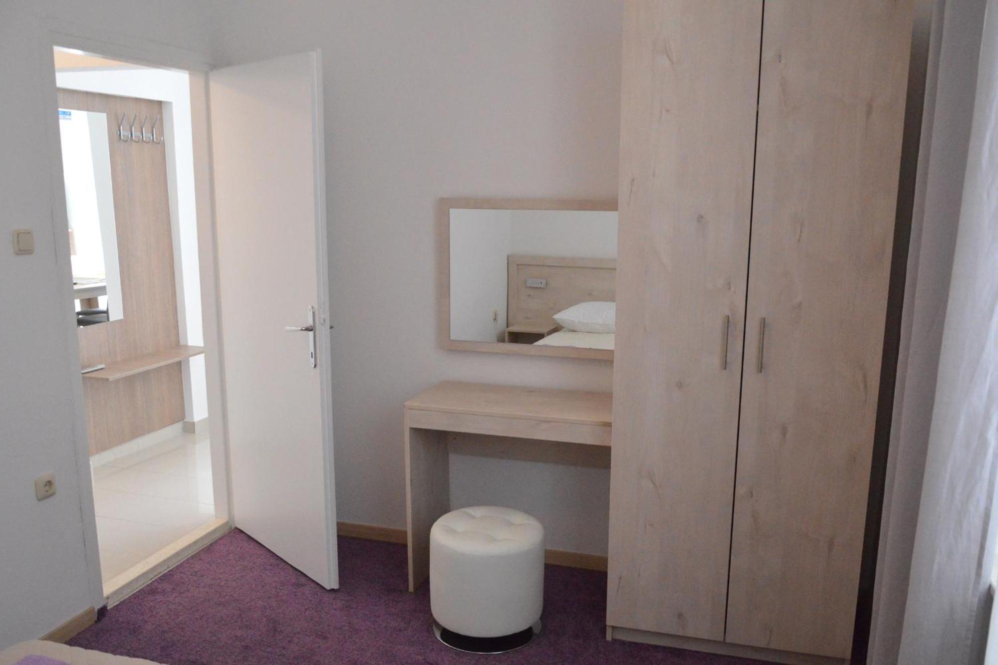 Apartments And Rooms By The Sea Jakisnica, Pag - 4160 Lun  Ruang foto