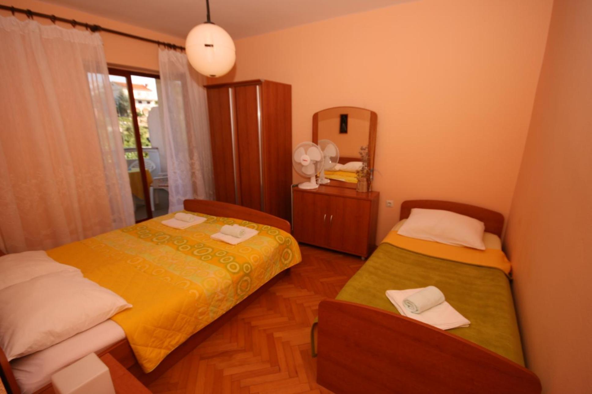Apartments And Rooms By The Sea Jakisnica, Pag - 4160 Lun  Ruang foto