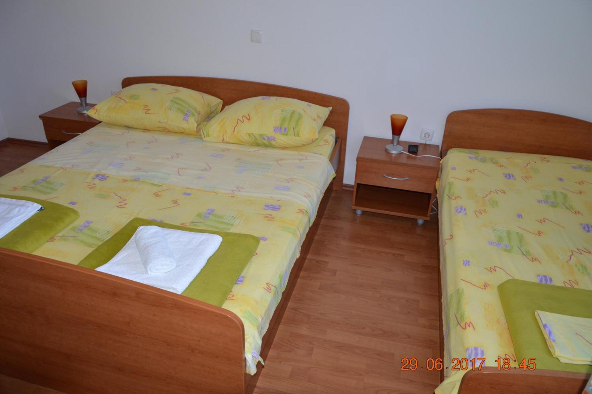 Apartments And Rooms By The Sea Jakisnica, Pag - 4160 Lun  Ruang foto
